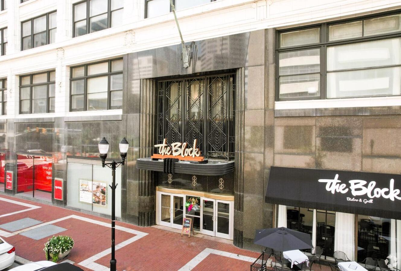 Free Parking! Downtown King Suite Lucas Oil- Conv Center Skywalk#1 Indianapolis Exterior photo