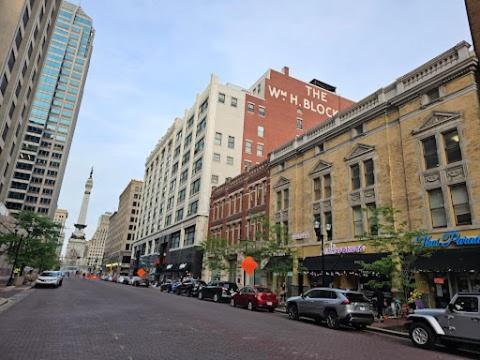 Free Parking! Downtown King Suite Lucas Oil- Conv Center Skywalk#1 Indianapolis Exterior photo