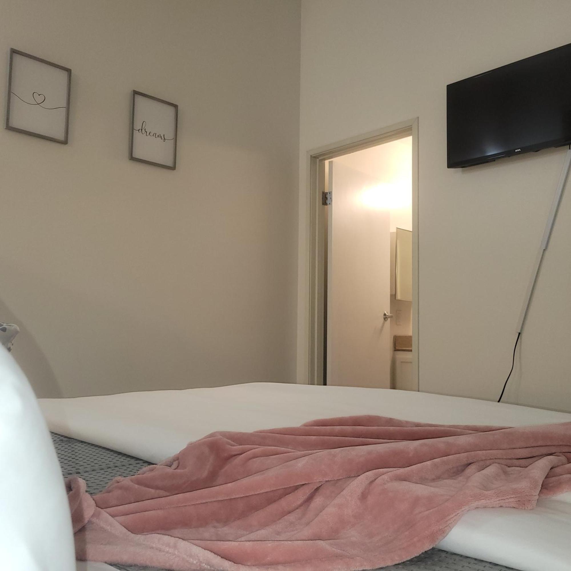 Free Parking! Downtown King Suite Lucas Oil- Conv Center Skywalk#1 Indianapolis Exterior photo